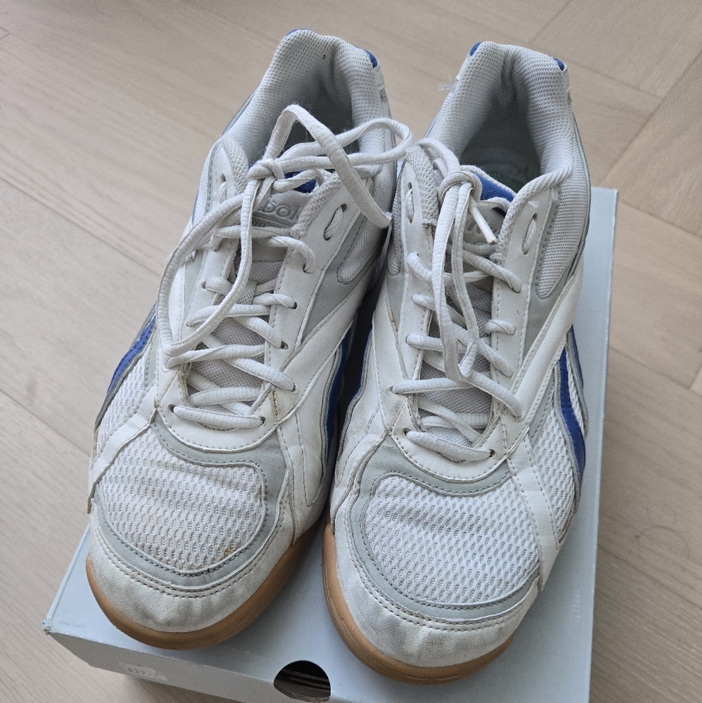 Reebok Men's White and Blue Athletic Court Shoes